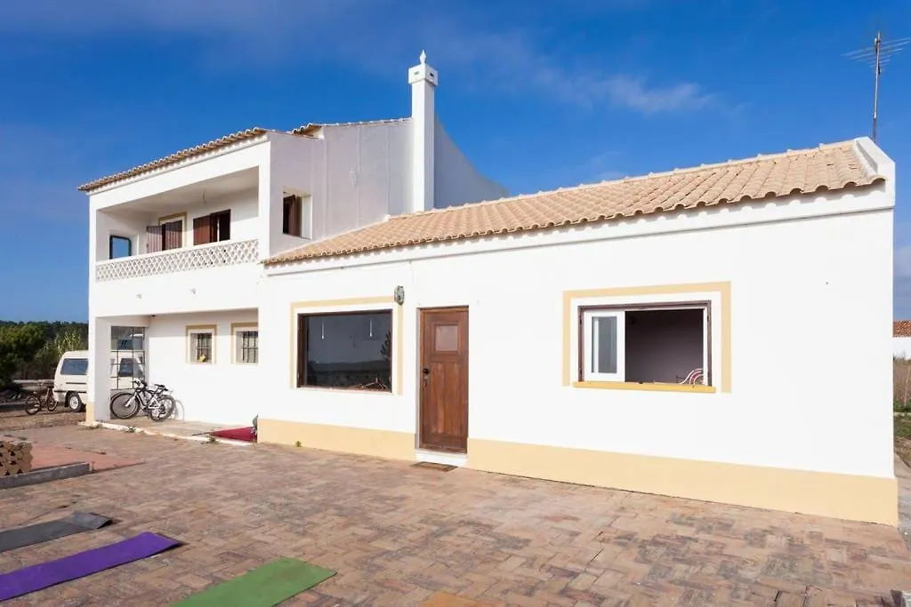 Casa Do Vale Dos Homens Rogil 0*,
